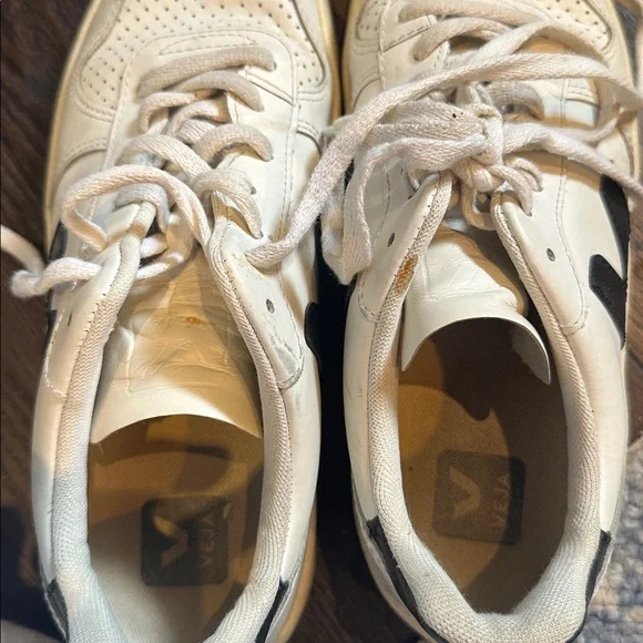 Veja V-10 Sneakers - Picture 8 of 10